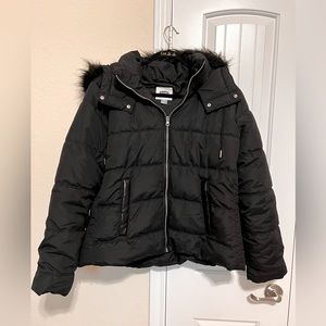 NWOT OLD Navy women black puffer jacket with faux fur hoodie.